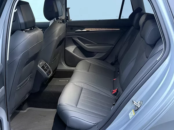 Škoda Superb L&K 7DSG 2,0 TDI - foto 8