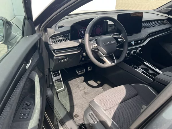 Škoda Superb Sportline DSG 2,0TDI - foto 3