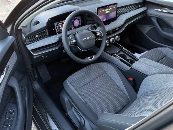Škoda Superb Selection 7DSG 2,0TDI - foto 2