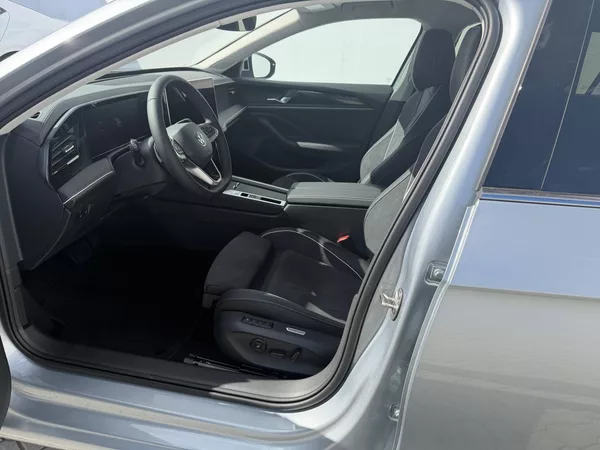 Volkswagen Passat Bussines 7DSG 2,0TDi - foto 5