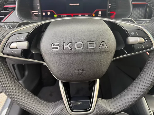Škoda Kamiq Monte Carlo 7DSG 1,0TSI - foto 10