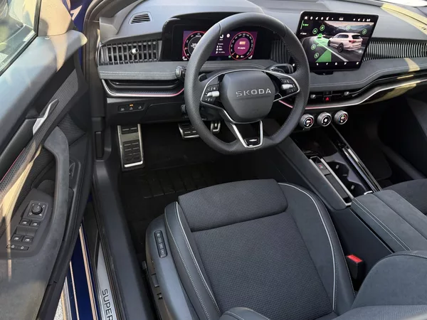 Škoda Superb Sportline DSG 2,0TDI - foto 3