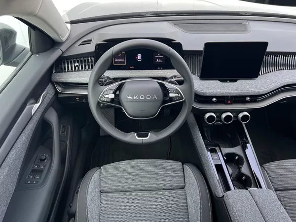 Škoda Superb Selection 7DSG 2,0TDI - foto 4