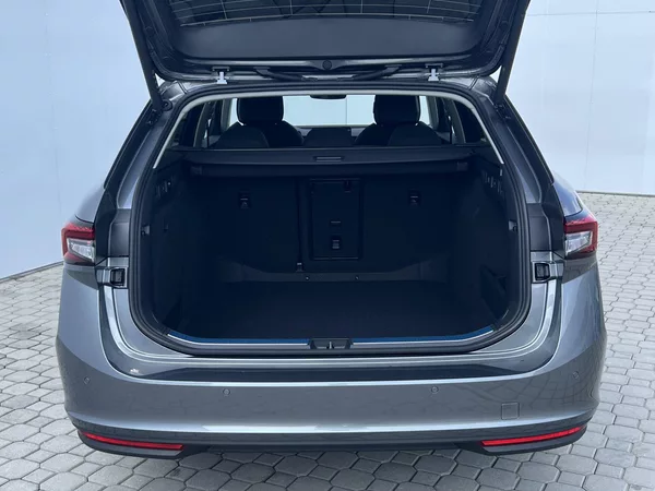 Škoda Superb Selection 7DSG 2,0TDI - foto 6
