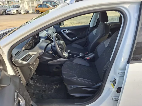 Peugeot 2008 1,2 PT 110k M5 2.MAJ - foto 12