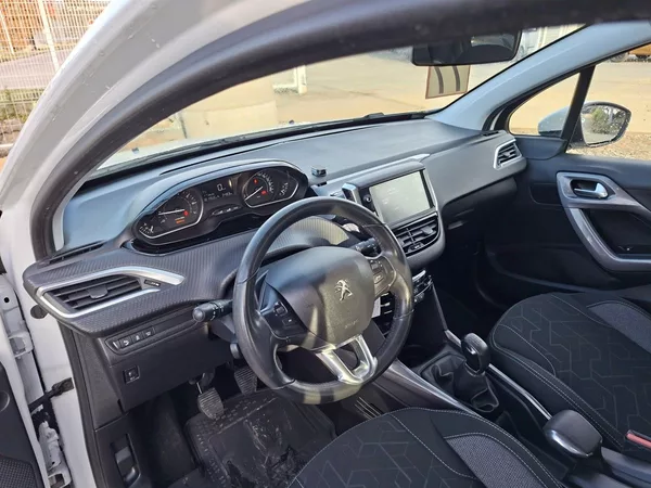 Peugeot 2008 1,2 PT 110k M5 2.MAJ - foto 13