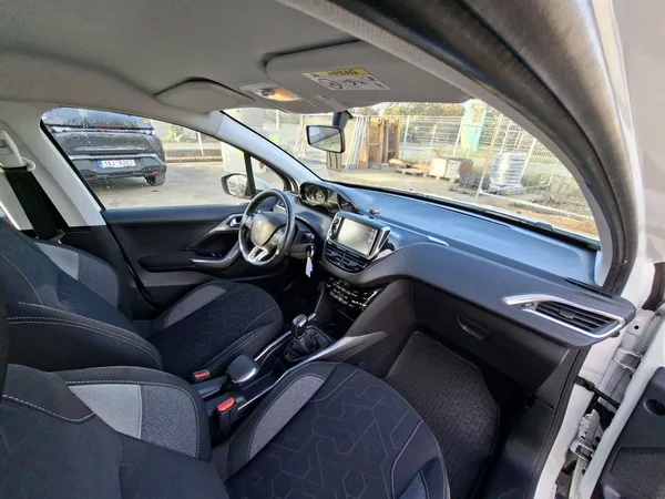 Peugeot 2008 1,2 PT 110k M5 2.MAJ - foto 14