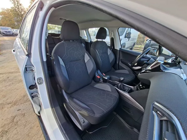 Peugeot 2008 1,2 PT 110k M5 2.MAJ - foto 15