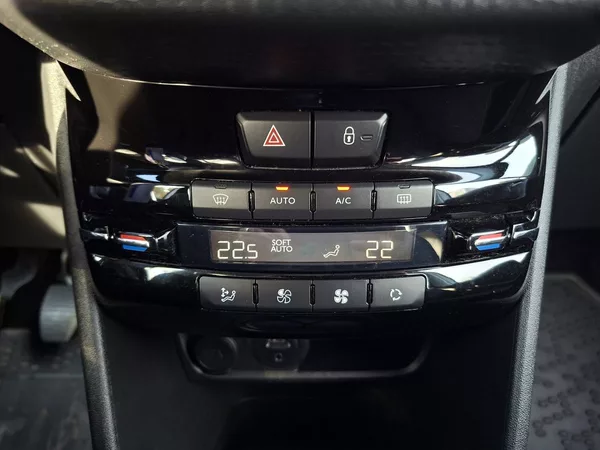 Peugeot 2008 1,2 PT 110k M5 2.MAJ - foto 22