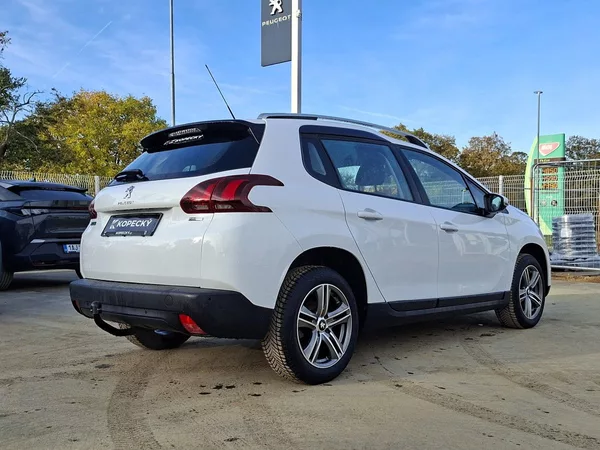 Peugeot 2008 1,2 PT 110k M5 2.MAJ - foto 3