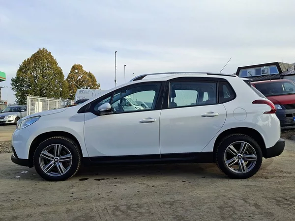 Peugeot 2008 1,2 PT 110k M5 2.MAJ - foto 4