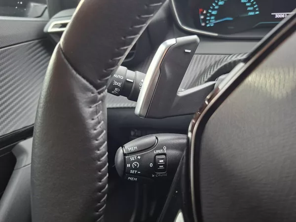 Peugeot 2008 STYLE Hybrid 136 e-DCS6 - foto 17