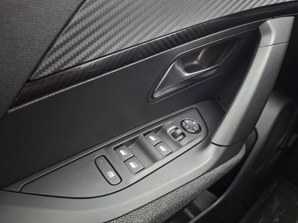 Peugeot 2008 STYLE Hybrid 136 e-DCS6 - foto 24