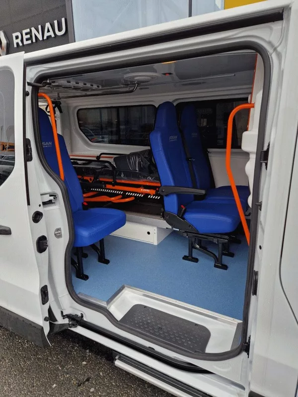Renault Trafic Sanitka Furgon - foto 12