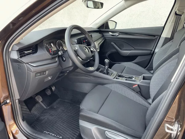Škoda Octavia Combi Active 2,0TDI 115k - foto 18
