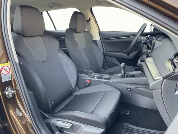 Škoda Octavia Combi Active 2,0TDI 115k - foto 7