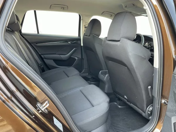 Škoda Octavia Combi Active 2,0TDI 115k - foto 8