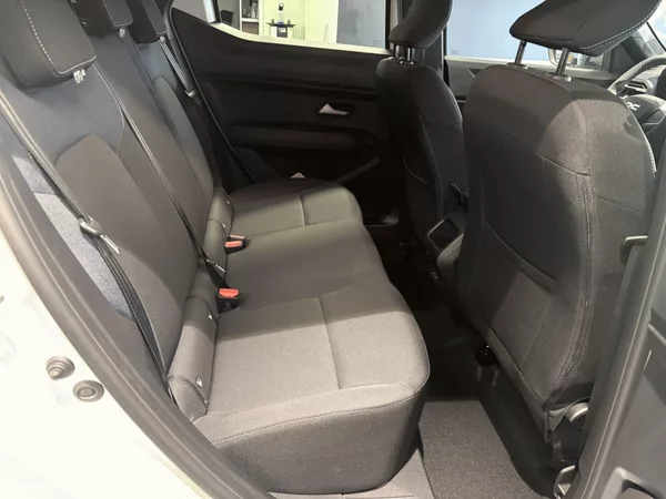 Dacia Duster expression hybrid 150 4x4 - foto 8