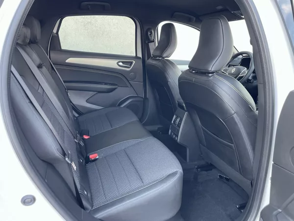 Renault Arkana TECHNO 1,3TCe 140k EDC - foto 9
