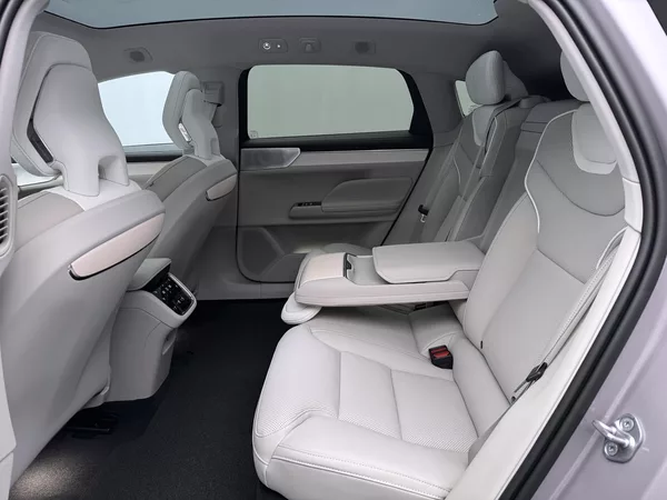 Volvo ES90 PURE ELECTRIC ULTRA - foto 17