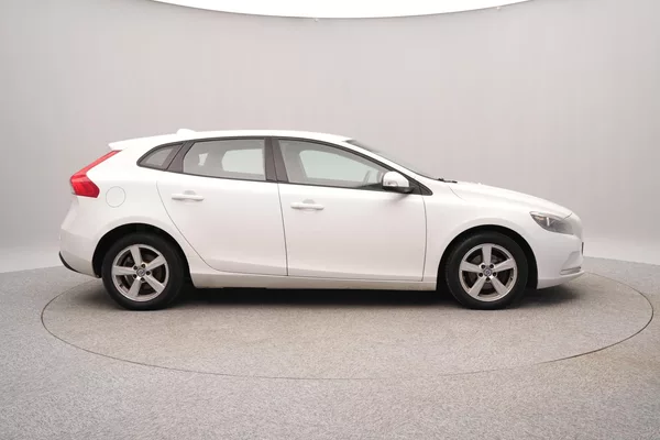 Volvo V40 D2 MOMENTUM CZ - foto 11