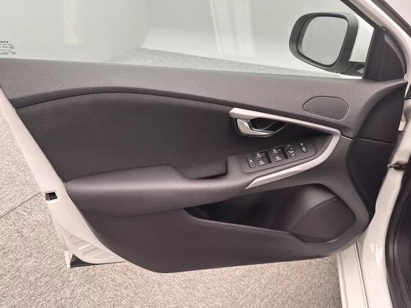 Volvo V40 D2 MOMENTUM CZ - foto 17