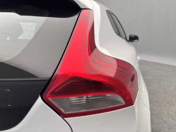 Volvo V40 D2 MOMENTUM CZ - foto 19