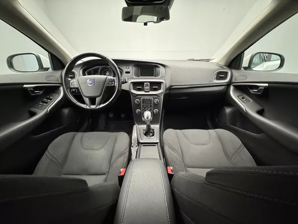 Volvo V40 D2 MOMENTUM CZ - foto 2
