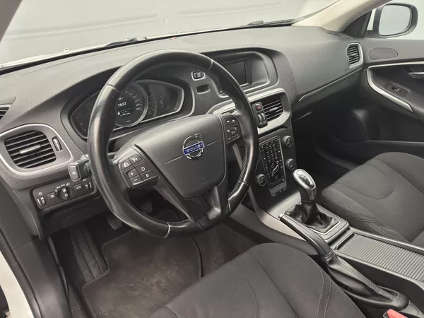 Volvo V40 D2 MOMENTUM CZ - foto 20