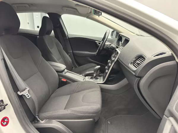 Volvo V40 D2 MOMENTUM CZ - foto 22