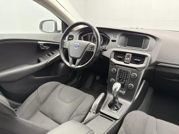 Volvo V40 D2 MOMENTUM CZ - foto 23