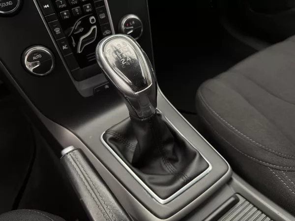 Volvo V40 D2 MOMENTUM CZ - foto 24