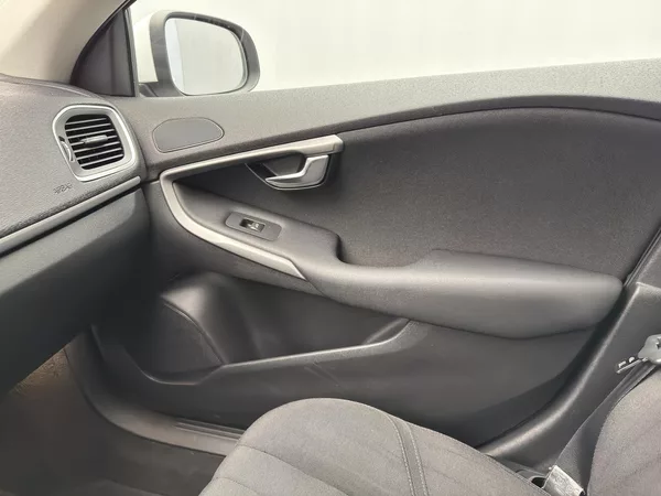 Volvo V40 D2 MOMENTUM CZ - foto 25