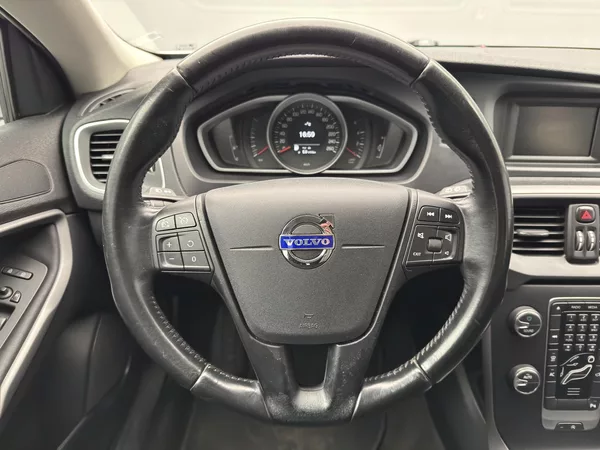 Volvo V40 D2 MOMENTUM CZ - foto 3