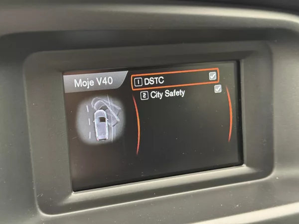 Volvo V40 D2 MOMENTUM CZ - foto 32