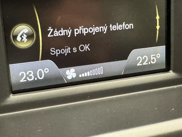 Volvo V40 D2 MOMENTUM CZ - foto 36
