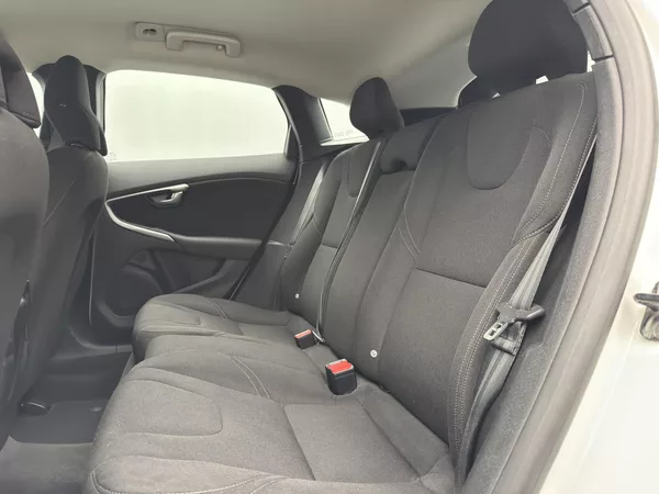 Volvo V40 D2 MOMENTUM CZ - foto 6