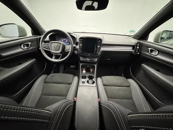 Volvo XC40 B3 CORE AUT - foto 2