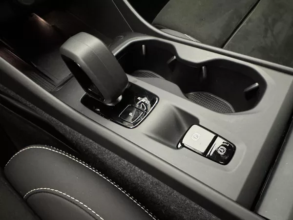 Volvo XC40 B3 CORE AUT - foto 25