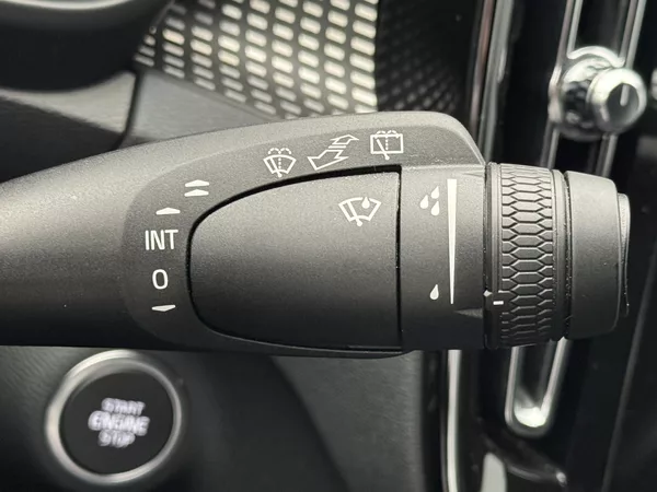 Volvo XC40 B3 CORE AUT - foto 29