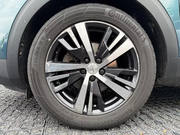 Peugeot 5008 ALLURE PureTech 130k EAT6 - foto 11