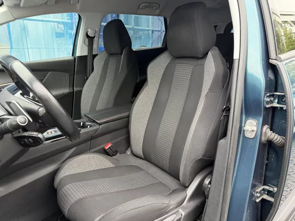 Peugeot 5008 ALLURE PureTech 130k EAT6 - foto 16