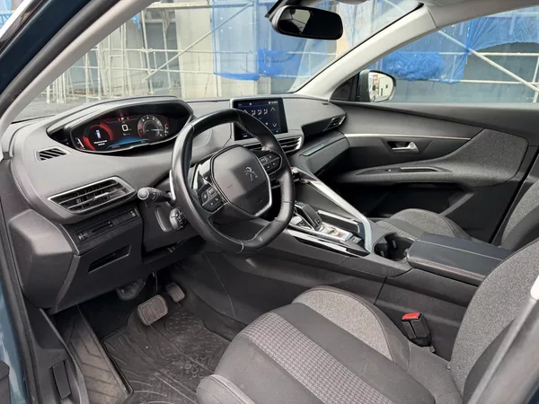 Peugeot 5008 ALLURE PureTech 130k EAT6 - foto 17