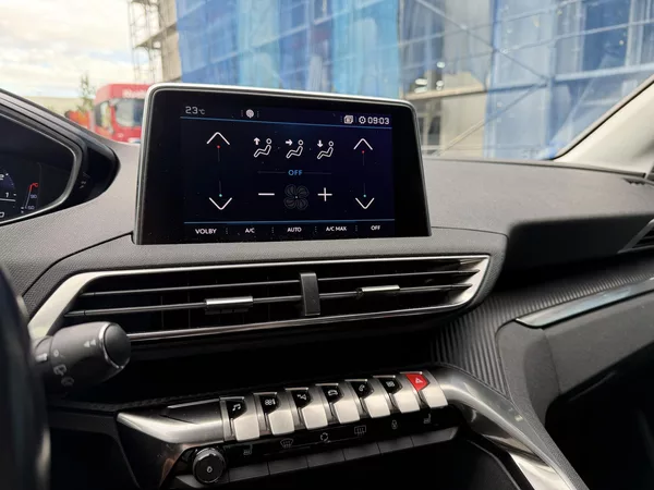 Peugeot 5008 ALLURE PureTech 130k EAT6 - foto 24