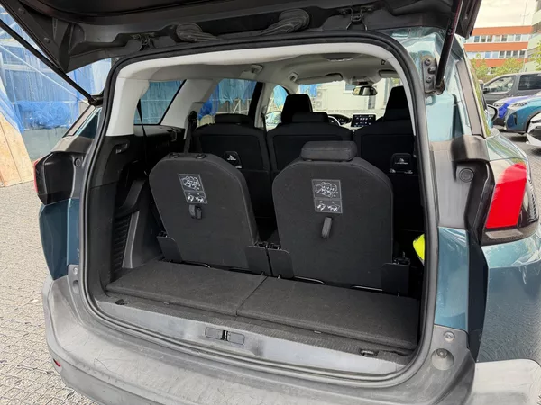 Peugeot 5008 ALLURE PureTech 130k EAT6 - foto 39