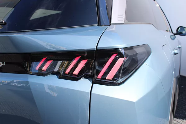 Peugeot 5008 ALLURE Hybrid 145 e-DCS6 - foto 12