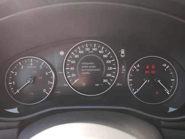 Mazda 3 SDN 2,5 AT, Centre-line, AKCE! - foto 8