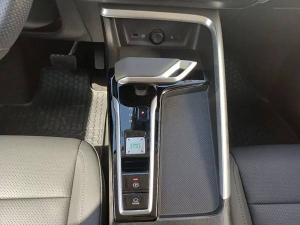 MG ZS EXCLUSIVE hybrid+ 145 kW - foto 13