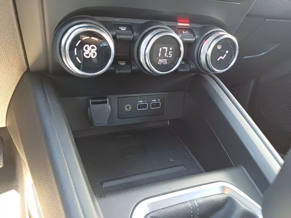 Mitsubishi Colt Invite 1,0 MPI -T 67 kW 6MT - foto 16