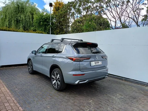 Mitsubishi Outlander Instyle+ 2,4 MIVEC 2xelektromo - foto 2